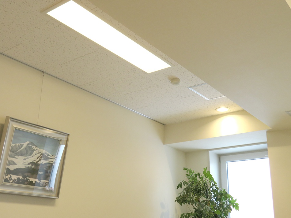 札幌市 事務所内照明を蛍光灯からLEDへ交換工事