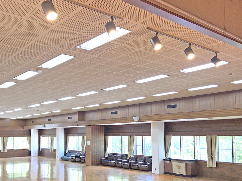 北海道千歳公民館様 ステージ照明 LED交換工事